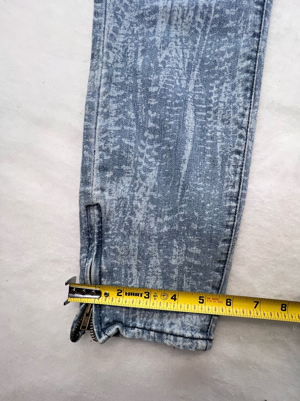 Free People Feather Print Skinny Jeans - Size 29 - Picture 9 of 11